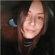 Ragazza laureata per aiuto compiti elementari e medie